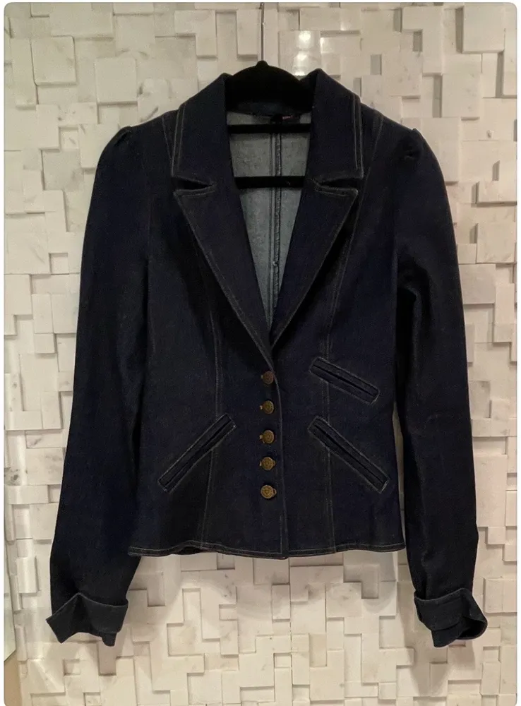 Linda jaqueta jeans blue Betsey Johnson  super versátil