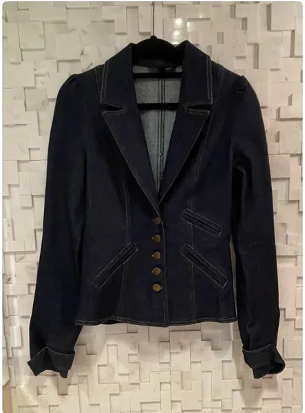 Linda jaqueta jeans blue Betsey Johnson  super versátil