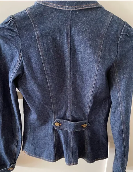 Linda jaqueta jeans blue Betsey Johnson  super versátil