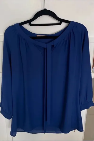 Linda blusa azul-marinho manga 7/8 imperdível