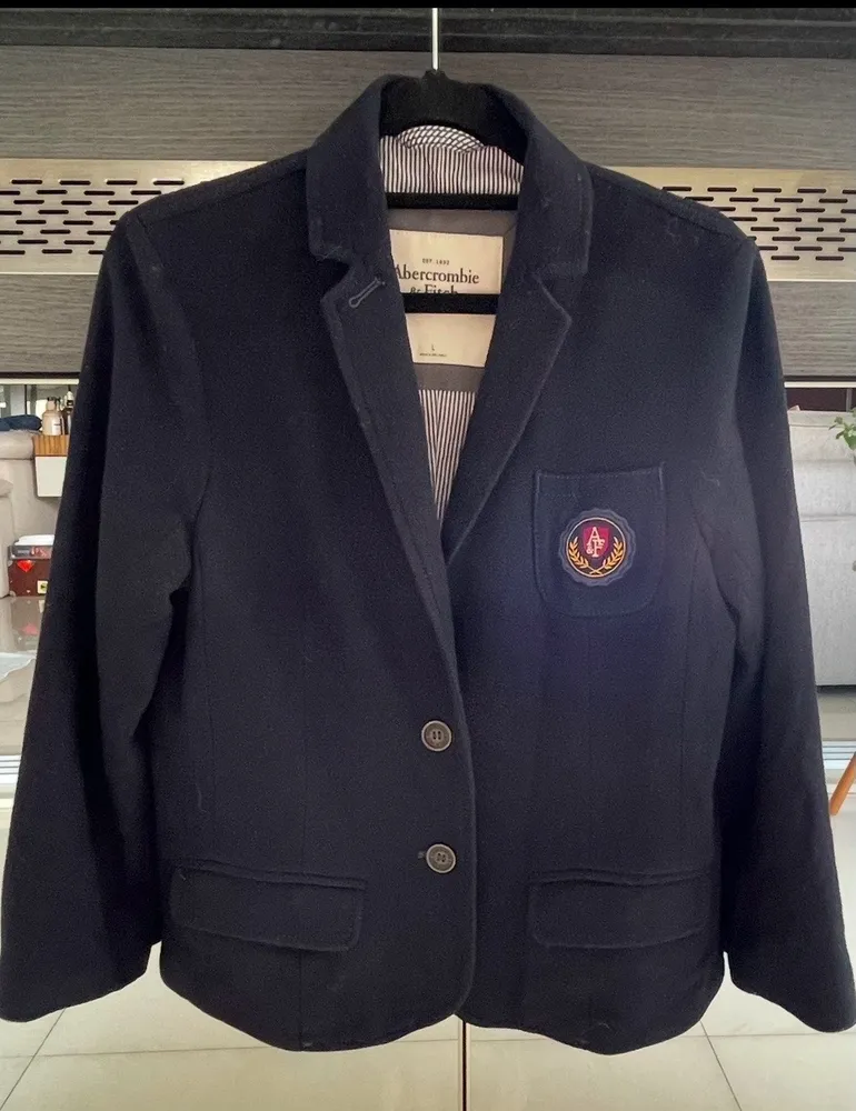 Lindo blazer azul-marinho de lãzinha forrado super elegante