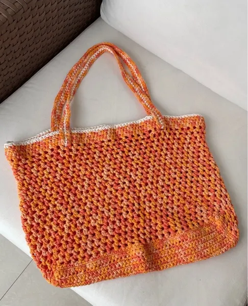 Bolsa feminina em crochê vazada linda e versátil