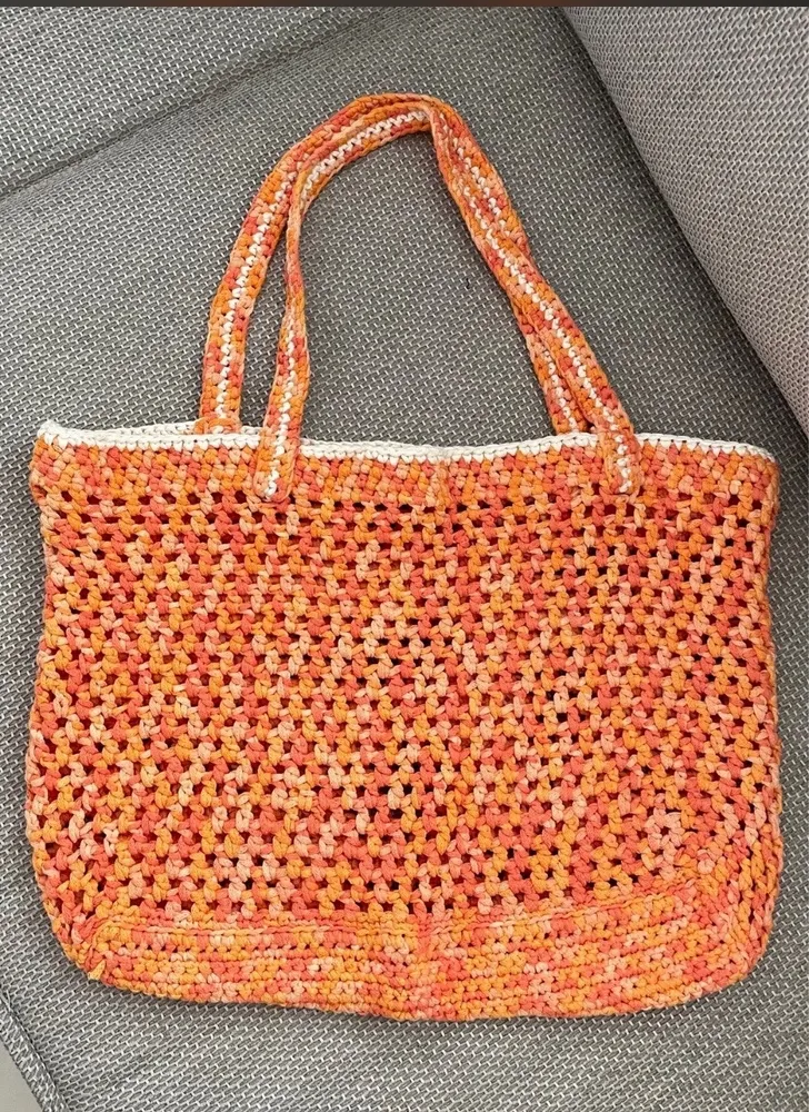 Bolsa feminina em crochê vazada linda e versátil