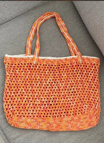 Bolsa feminina em crochê vazada linda e versátil