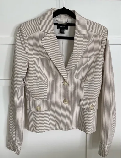 Lindo blazer acinturado estiloso Mango forrado
