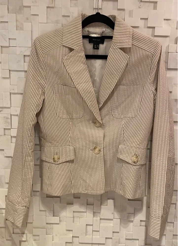 Lindo blazer acinturado estiloso Mango forrado