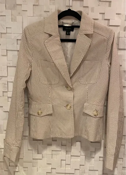 Lindo blazer acinturado estiloso Mango forrado