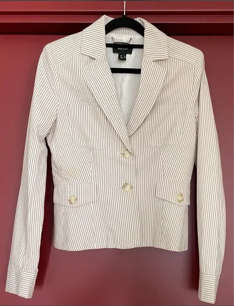 Lindo blazer acinturado estiloso Mango forrado