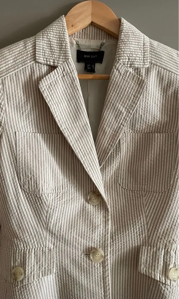 Lindo blazer acinturado estiloso Mango forrado
