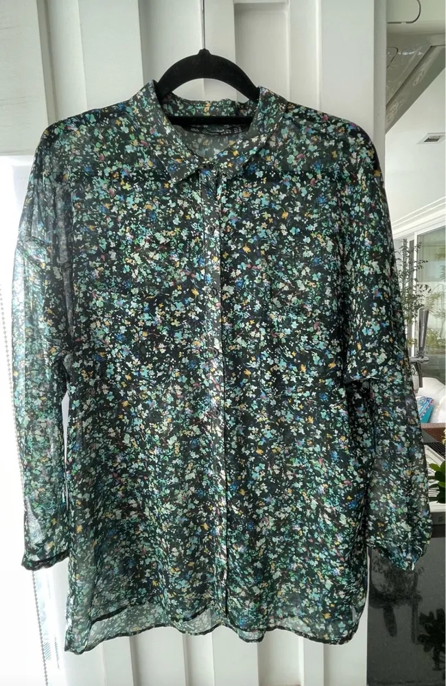 Camisa feminina Zara em viscose estampada com transparência