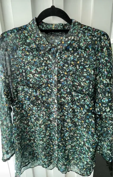Camisa feminina Zara em viscose estampada com transparência