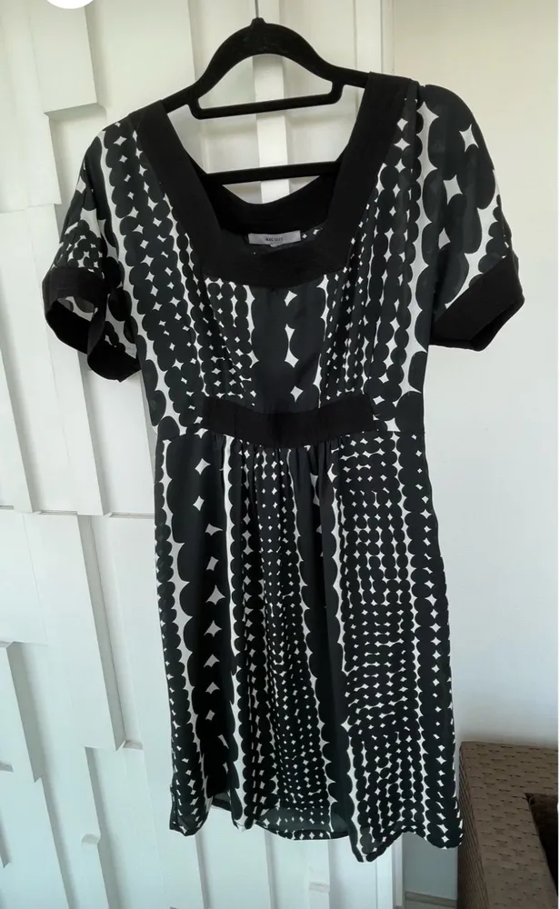 Lindíssimo vestido preto e branco super elegante