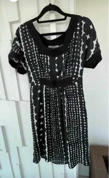 Lindíssimo vestido preto e branco super elegante
