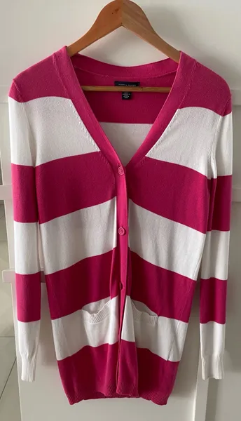 Lindo cardigan feminino listrado aberto com botões