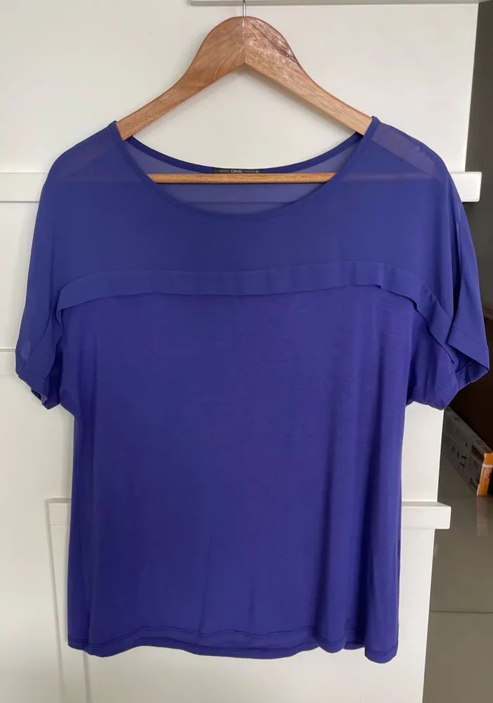 Blusa estilosa Canal roxa que veste super bem