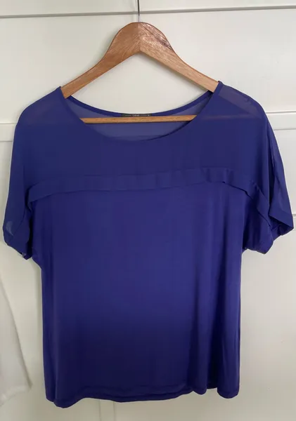 Blusa estilosa Canal roxa que veste super bem