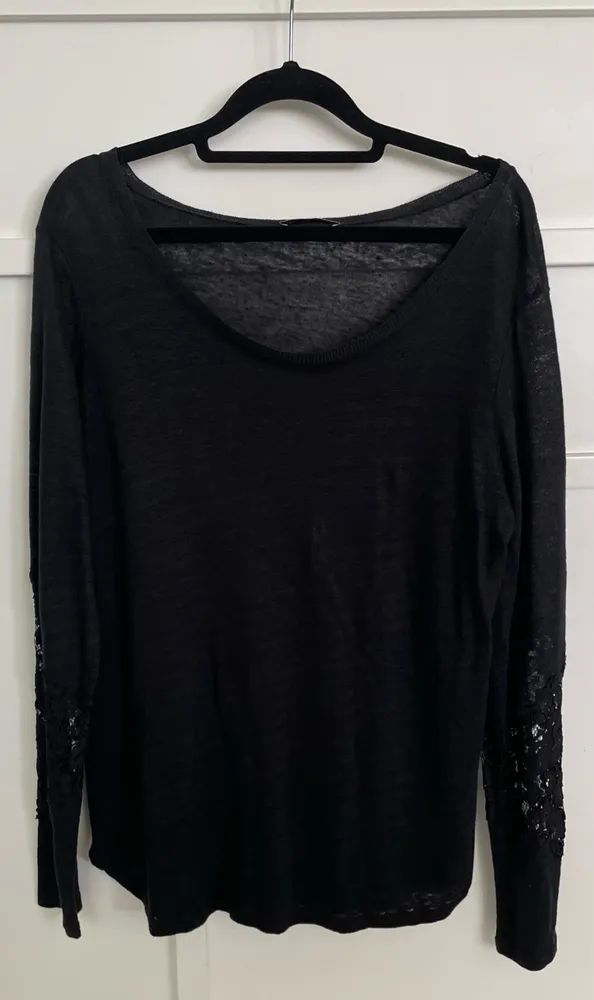 Blusa feminina preta linda e sensual sem avarias
