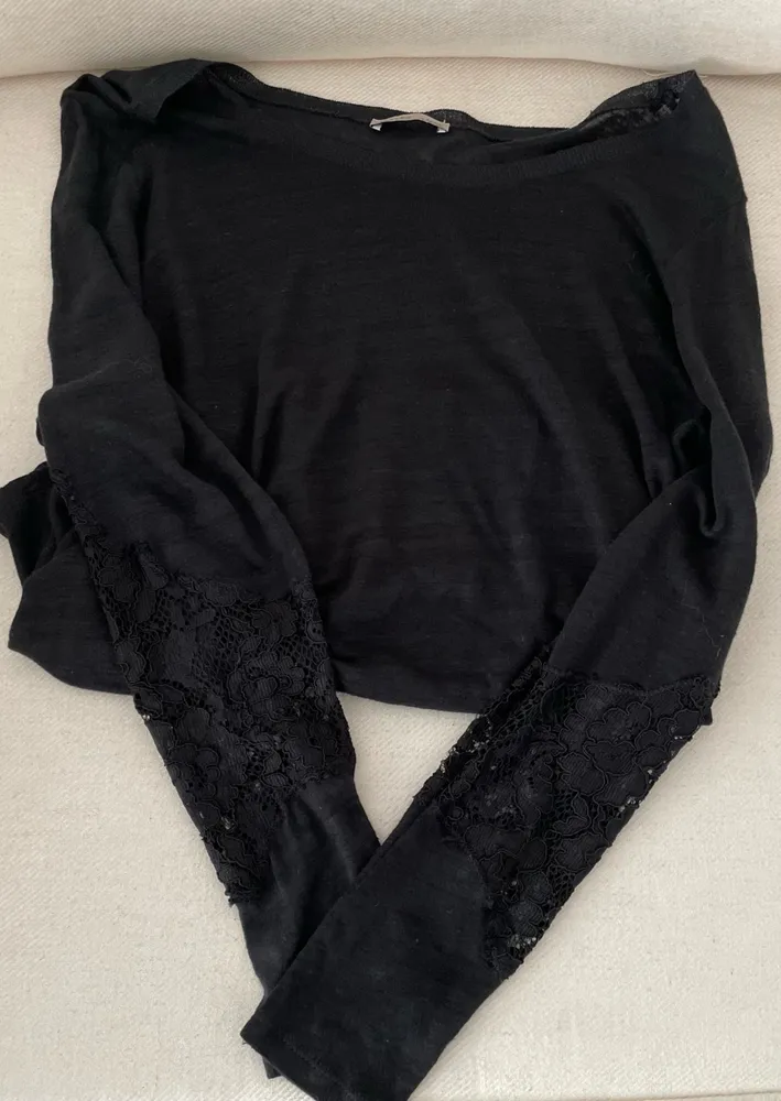 Blusa feminina preta linda e sensual sem avarias