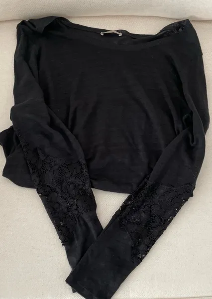 Blusa feminina preta linda e sensual sem avarias