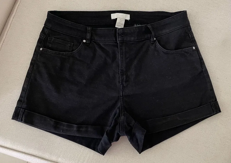 Lindo short jeans preto feminino  super estiloso