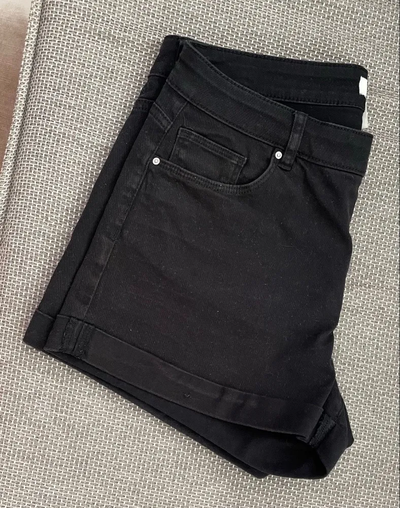Lindo short jeans preto feminino  super estiloso