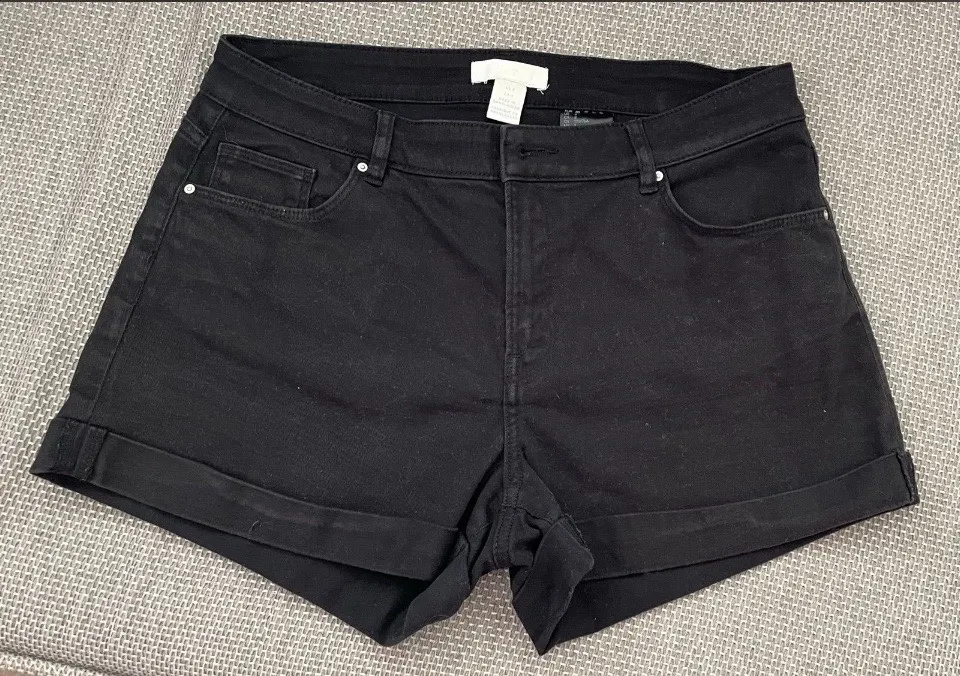 Lindo short jeans preto feminino  super estiloso