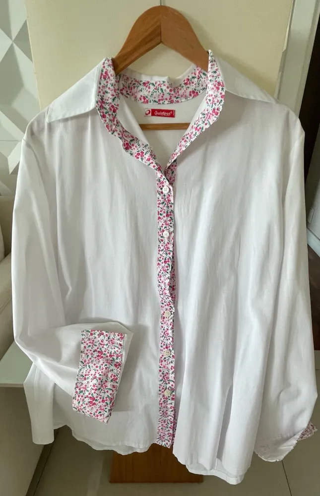 Linda camisa branca feminina em viscose sem avarias
