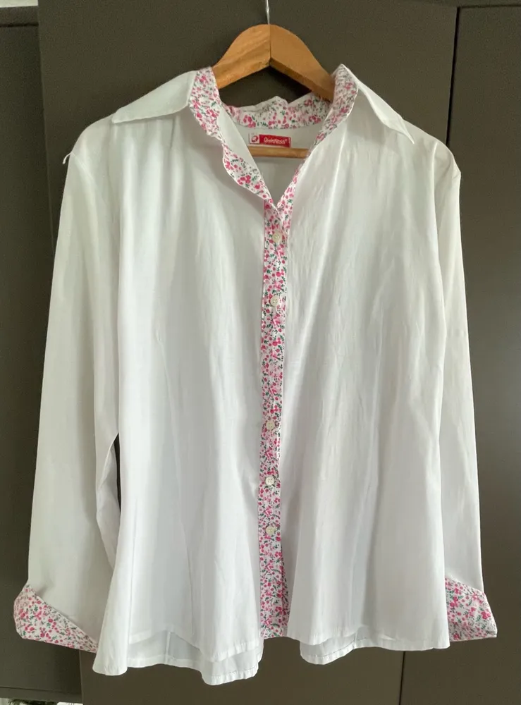 Linda camisa branca feminina em viscose sem avarias