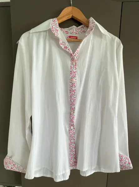 Linda camisa branca feminina em viscose sem avarias