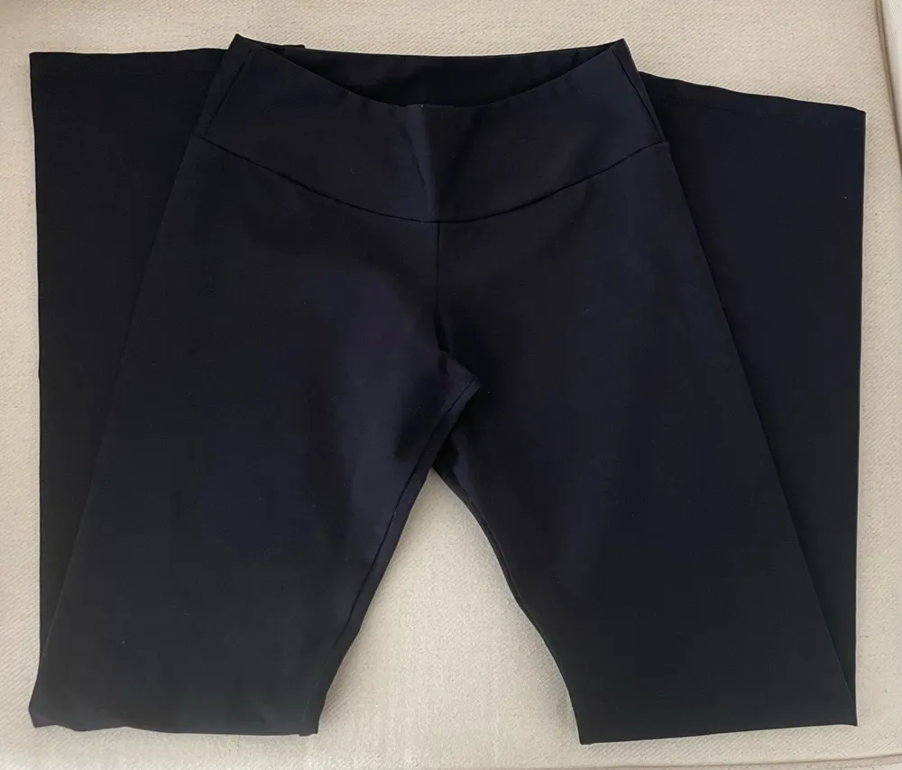 Calça legging fitness reta preta sem avarias