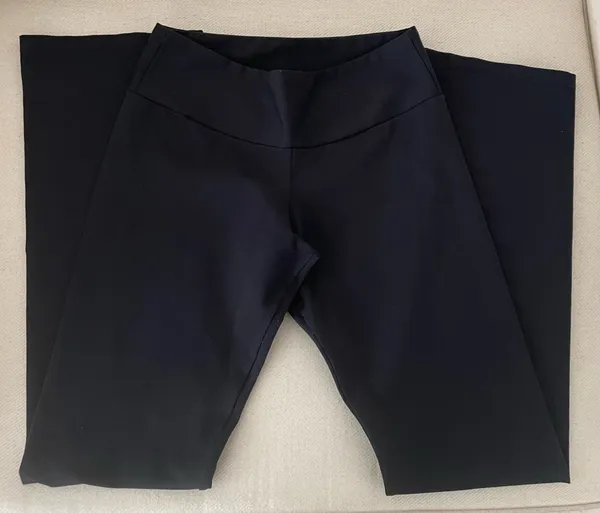 Calça legging fitness reta preta sem avarias
