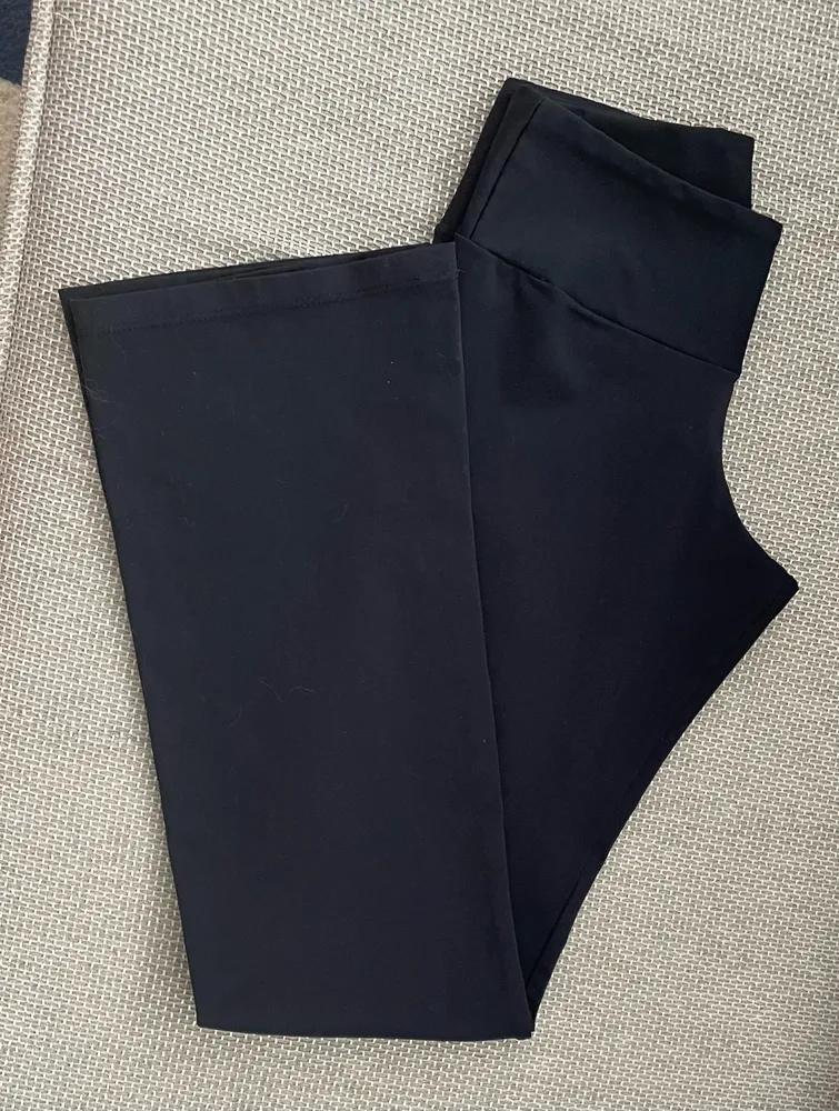 Calça legging fitness reta preta sem avarias