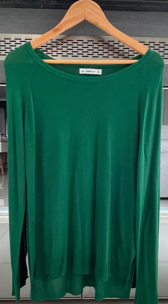 Linda blusa feminina bonita e elegante sem avarias