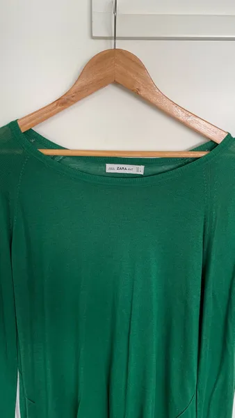 Linda blusa feminina bonita e elegante sem avarias