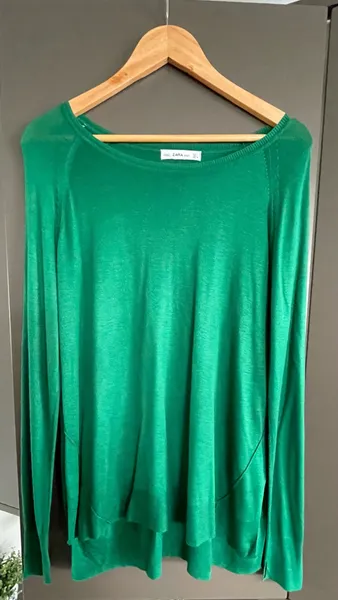 Linda blusa feminina bonita e elegante sem avarias
