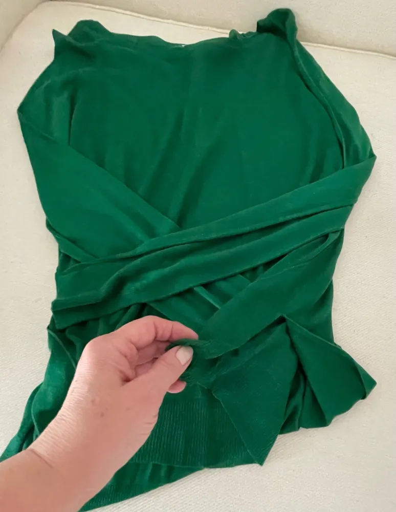 Linda blusa feminina bonita e elegante sem avarias