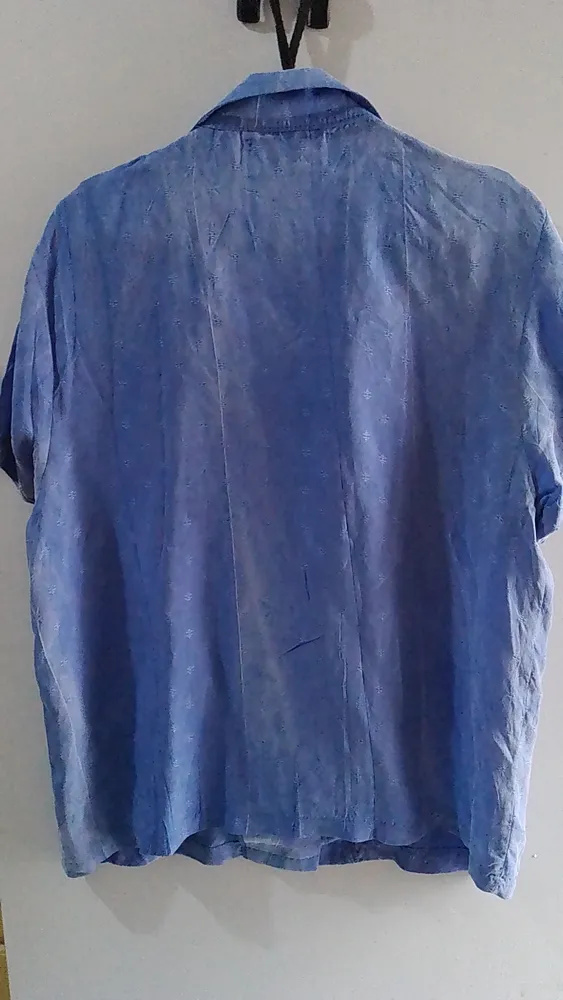 Blusa feminina tipo camisa