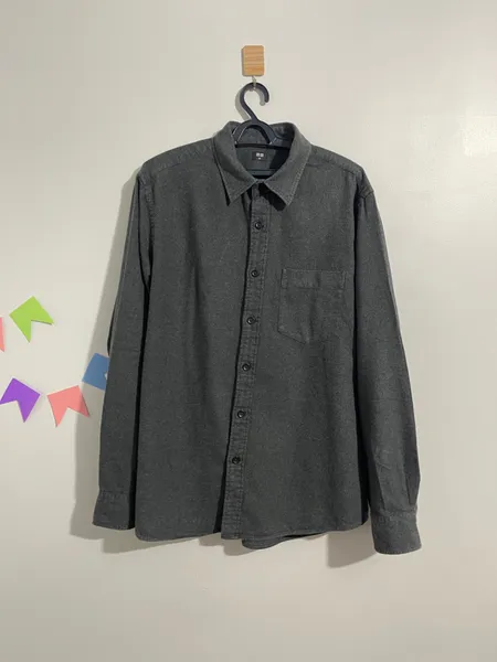 camisa flanela cinza uniqlo minimalista japonesa casual