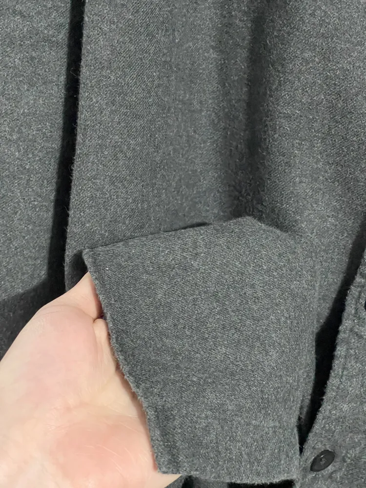 camisa flanela cinza uniqlo minimalista japonesa casual
