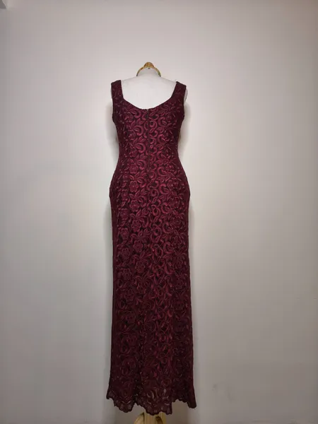 vestido longo vinho renda