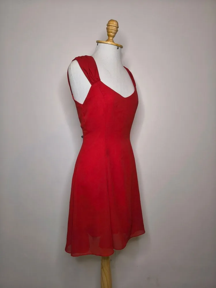Vestido curto evasê vermelho