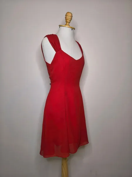 Vestido curto evasê vermelho