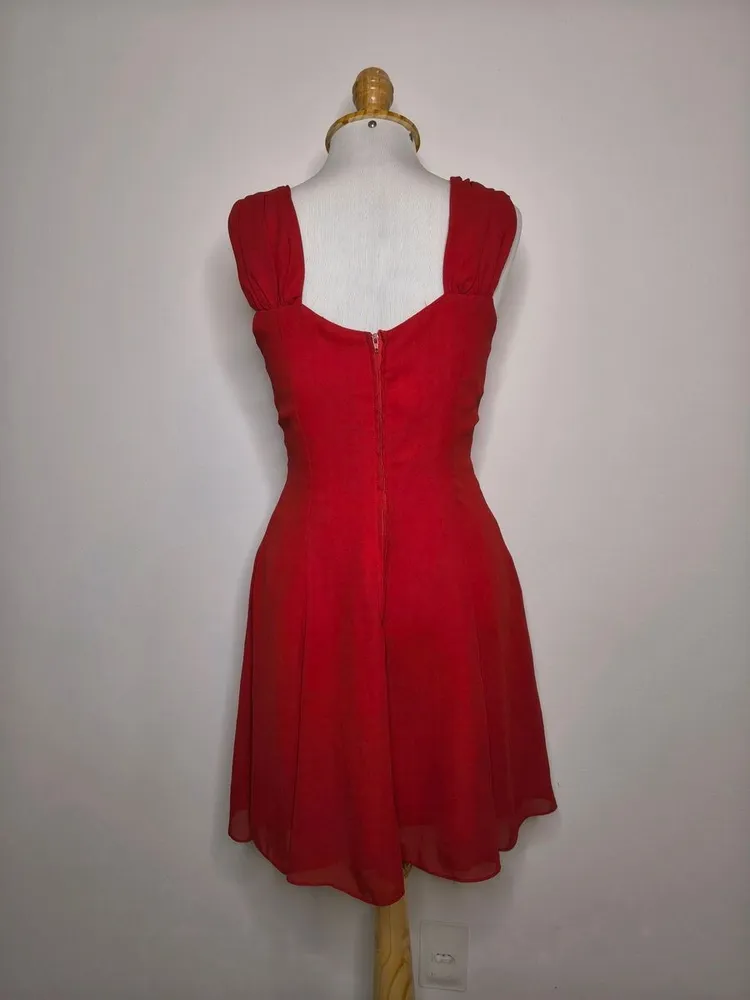 Vestido curto evasê vermelho