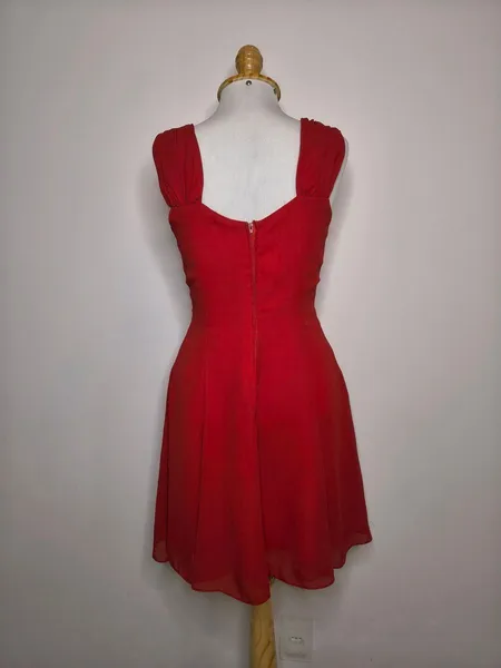 Vestido curto evasê vermelho