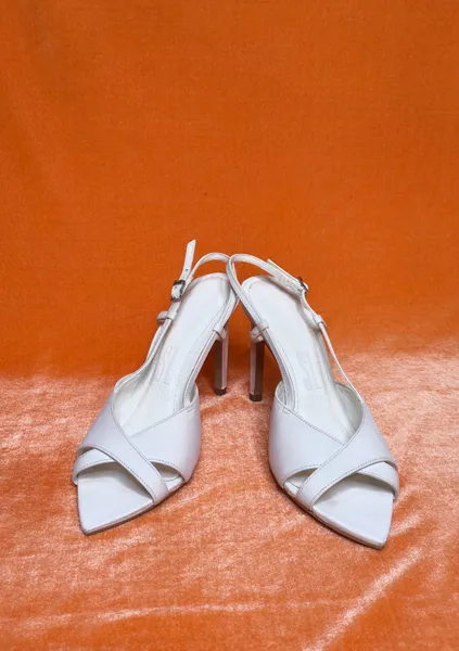 sandália salto couro off white 36
