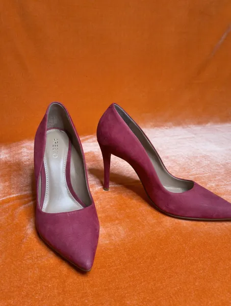 Scarpin vermleho suede arezzo