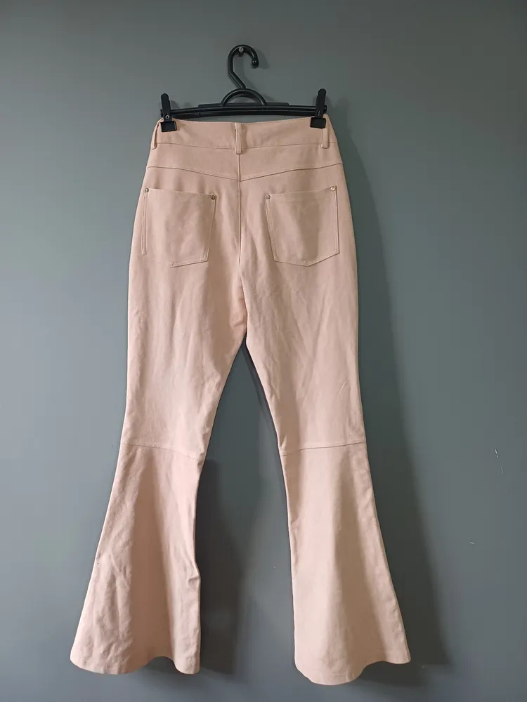 Calça suede Le Lis Blanc