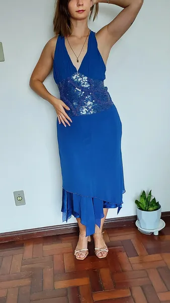 Vestido de festa Marilyn Monroe midi royal com paetê