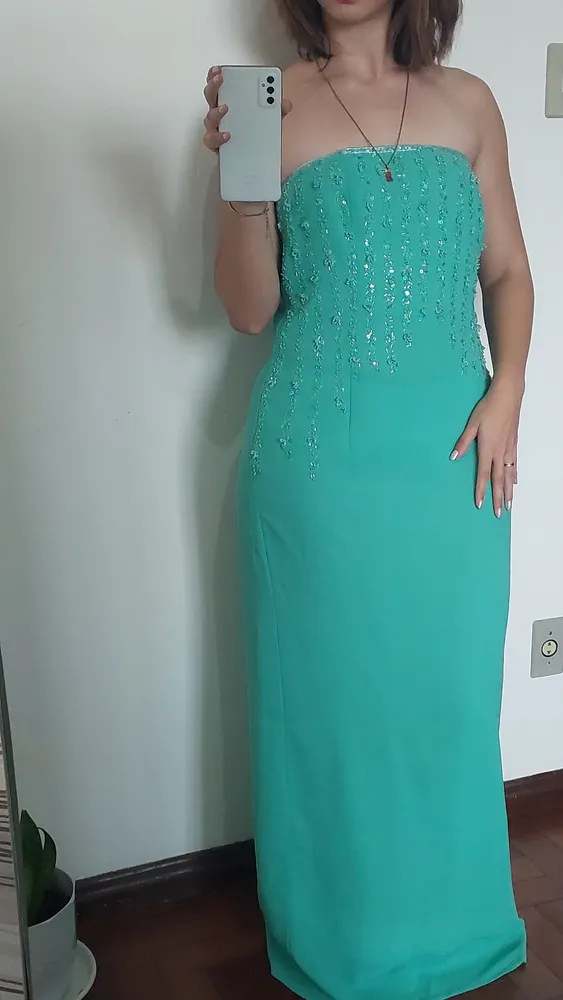 Vestido turquesa longo tomara que caia com chuva de brilho