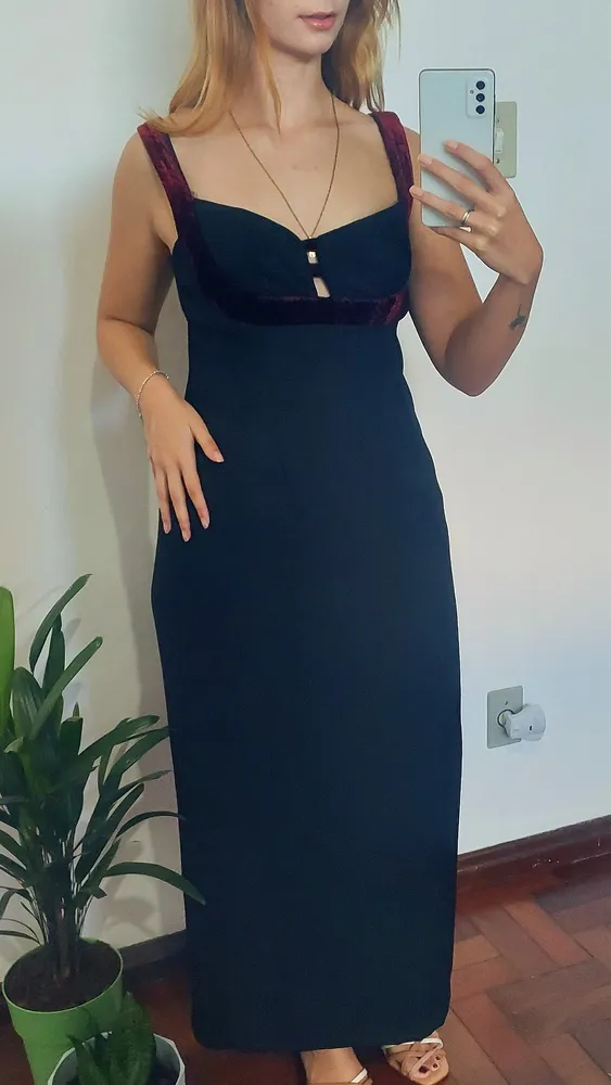 Vestido longo preto com detalhe em veludo- leia descrição